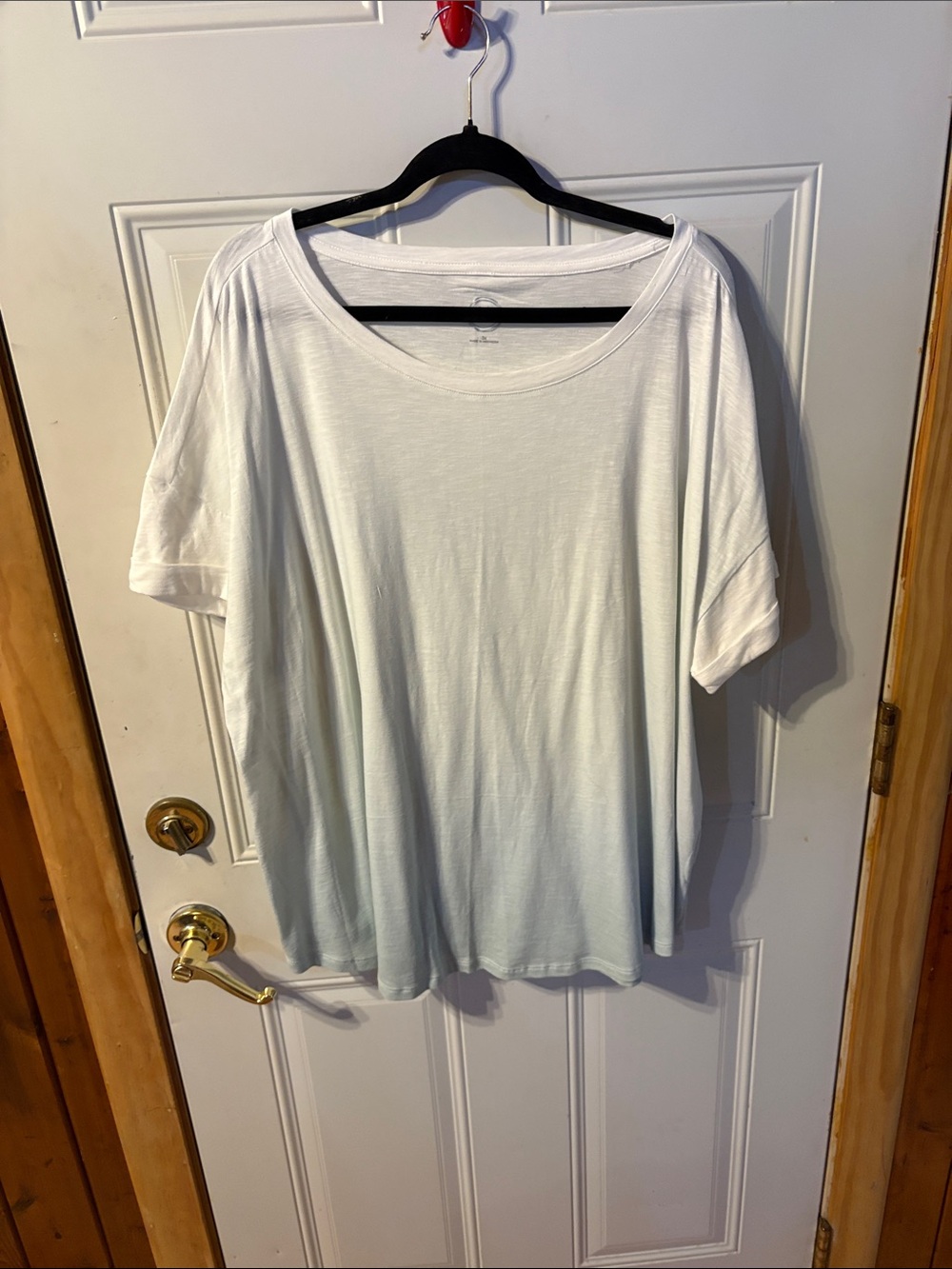 Maurices White Scoop Neck With Faint Blue Green at the Bottom of Tee Size 3X